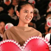 18歳の武井咲、ファンじゃないけど頑張って!高校生からのコメントに大人の笑顔