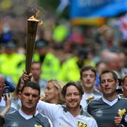 ジェームズ・マカヴォイ、母国スコットランドでオリンピック聖火ランナーに