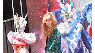 THE ALFEE高見沢、ウルトラセブンギター開発中!セブンの息子ゼロとの対面に感激!