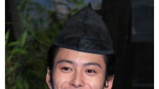 岡田将生、真っ赤な顔で松田聖子を祝福!「幸せな家庭を築いていただけたら」