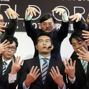 須藤元気、政界進出のうわさ否定「出馬したらグループ解散になっちゃうよ」