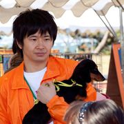 オードリー若林、映画で初演技!中谷美紀&堺雅人と共演!『ひまわりと子犬の7日間』で腰掛管理所新人職員役に!