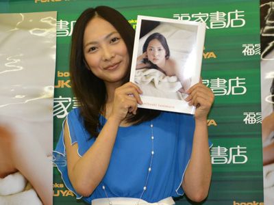 女優・谷村美月、初のセクシーショットに「衣類の面積が狭いですね」と照れ笑い！