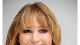 『ハンガーゲーム』のジェニファー・ローレンス、気絶した女性を助ける