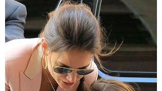 トム・クルーズとの離婚を申請したケイティ・ホームズ、結婚生活でロボットのようになっていく自分に耐えられず