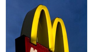 マクドナルドで女性が裸にされて身体検査…衝撃の実話が北米で映画化！