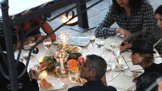 ジョージ・クルーニーと恋人、イタリアで食中毒? 恋人がツイート