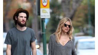 シエナ・ミラー、第一子をロンドンで出産