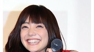 倉科カナ、濱田岳に「ほら、レンズを恋人と思って!」とグイグイ