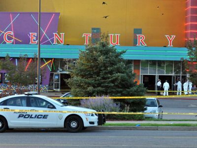 『ダークナイト ライジング』上映中の米映画館で銃乱射事件　少なくとも12人死亡、50人がけが