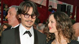 ジョニー・デップ、ヴァネッサ・パラディと復縁?南フランスで休暇を過ごし、ロマンチックなプレゼントも