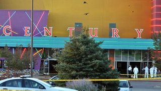 銃乱射事件受け、米ワーナー被害者への寄付を決定