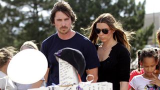 『ダークナイト ライジング』のクリスチャン・ベイル、銃乱射事件の被害者を見舞いにコロラド州オーロラを訪問