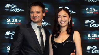 松雪泰子、「ボーン」シリーズ最新作日本語吹き替えに決定!初来日のジェレミー・レナーがドM発言で大絶賛!?