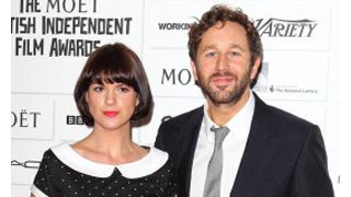 『ブライズメイズ 史上最悪のウェディングプラン』のクリス・オダウド イギリスとアメリカで結婚式を2回予定