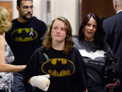 『ダークナイト ライジング』銃乱射事件被害者「バットマン」Tシャツで法廷に