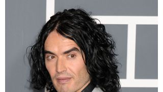 ヨガ教室で女性に手を出し過ぎたラッセル・ブランド 気まずいため自分のヨガ・スタジオをオープン