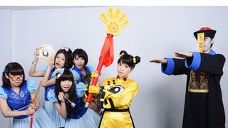 川島海荷、キュートでセクシーな霊幻道士に！キョンシーとバトルアクション！