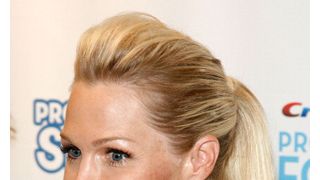 別人のような激ヤセぶり!「ビバヒル」ジェニー・ガース、離婚で心労?