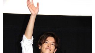 佐藤健が第2の武井咲捜し!?映画館でご当地“薫ちゃん”を見つけて握手!