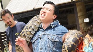 エンタメ界のワイルド王はスギちゃんがぶっちぎり！　大ヘビとガチのバトルに参戦!?