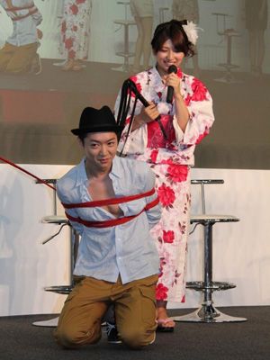 高校生の純愛SM映画『ナナとカオル 第2章』イベントで生縛りショー　白昼堂々ムチでピシャリ！