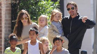 アンジーとブラピ、家族全員でフランスでバカンス