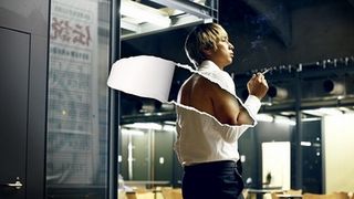 チュート徳井が、妄撮ショットに初挑戦!エロたくましい二の腕で女子を悩殺!