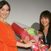 香椎由宇、谷村美月の芸能界での唯一の友達として花束ゲスト!
