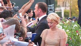 ベネチア国際映画祭開幕!ケイト・ハドソン、ナオミ・ワッツ登場で沿道のファン熱狂!