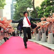 「踊る」ファイナルついに公開!日比谷を封鎖し織田、全力疾走でファンとハイタッチ!