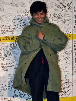 織田裕二、最後の青島コートを羽織り「これで最後です、ごめんね」15年間の熱い思いをしみじみ