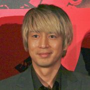 チュート徳井、熱愛&同棲を否定! 江ノ島デートの相手は「普通の友達」