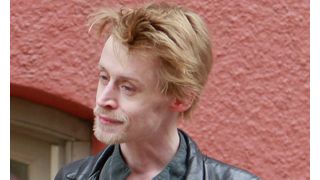 マコーレー・カルキン、画家デビュー！　余命半年報道も元気な姿を見せる