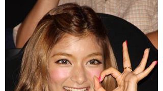 ローラ、ちょっぴりセクシー！透け透けシースルー私服姿を大胆公開！