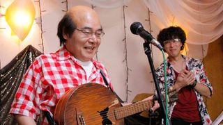 岩松了が初主演!ツルツル頭で熱唱の笑える介護映画!赤木春恵は認知症の母を笑顔で熱演!