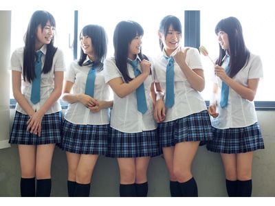 NMB48初の写真集！素の表情を見せるメンバーだけの女子校！