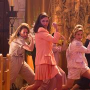 キャサリン・ゼタ・ジョーンズがパット・ベネターの曲に乗ってキレキレのダンス!『ロック・オブ・エイジズ』本編公開!