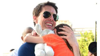 ロンドンで撮影中のトム・クルーズ、娘スーリには1日に2度の電話