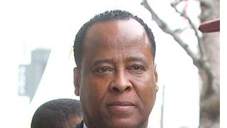 お金のため？マイケル・ジャクソンさんの元専属医が暴露本！出版は前途多難…