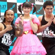 Berryz工房ももちをめぐってインドネシア人俳優がし烈なバトル!
