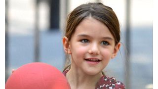 トム・クルーズの娘スーリ、学校で新しい友達も