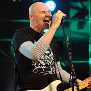 スマッシング・パンプキンズのビリー・コーガン、訴えられる!