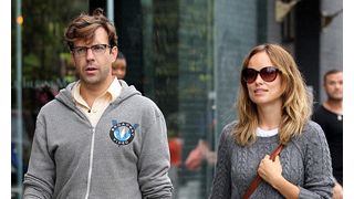 オリヴィア・ワイルド、ジェイソン・サダイキスと同棲開始 再婚には慎重な姿勢