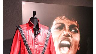 マイケル・ジャクソン展、開催!スリラージャケットなど生前の愛用品を一挙展示!
