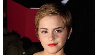 エマ・ワトソン、撮影現場でストーカーに手紙を手渡され、悲鳴