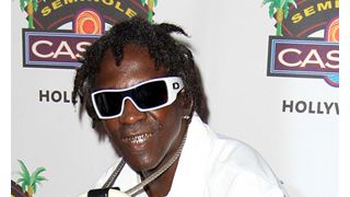 ラッパーのフレイヴァー・フラヴ、ナイフ突きつけて逮捕…婚約者の息子に