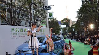シルク・ドゥ・ソレイユ、グリーンカーペットに幕!一日限りのパフォーマンスを披露