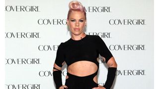 P!NK、産後25キロ減量していた！方法明かす
