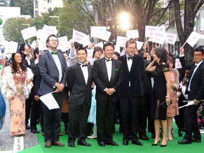 120人が一挙にグリーンカーペットを歩く！東京国際映画祭が華やかに開幕！【第25回東京国際映画祭】